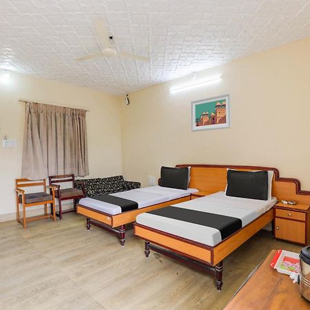 Hotel O Ellis Ahmedabad Exteriör bild