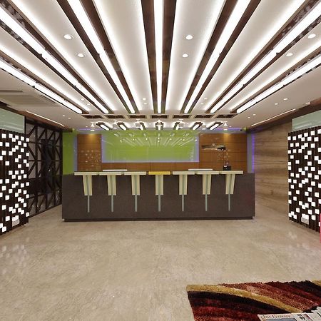 Hotel O Ellis Ahmedabad Exteriör bild