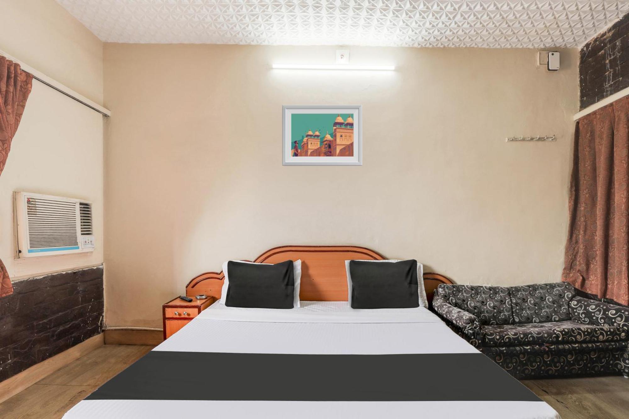 Hotel O Ellis Ahmedabad Exteriör bild