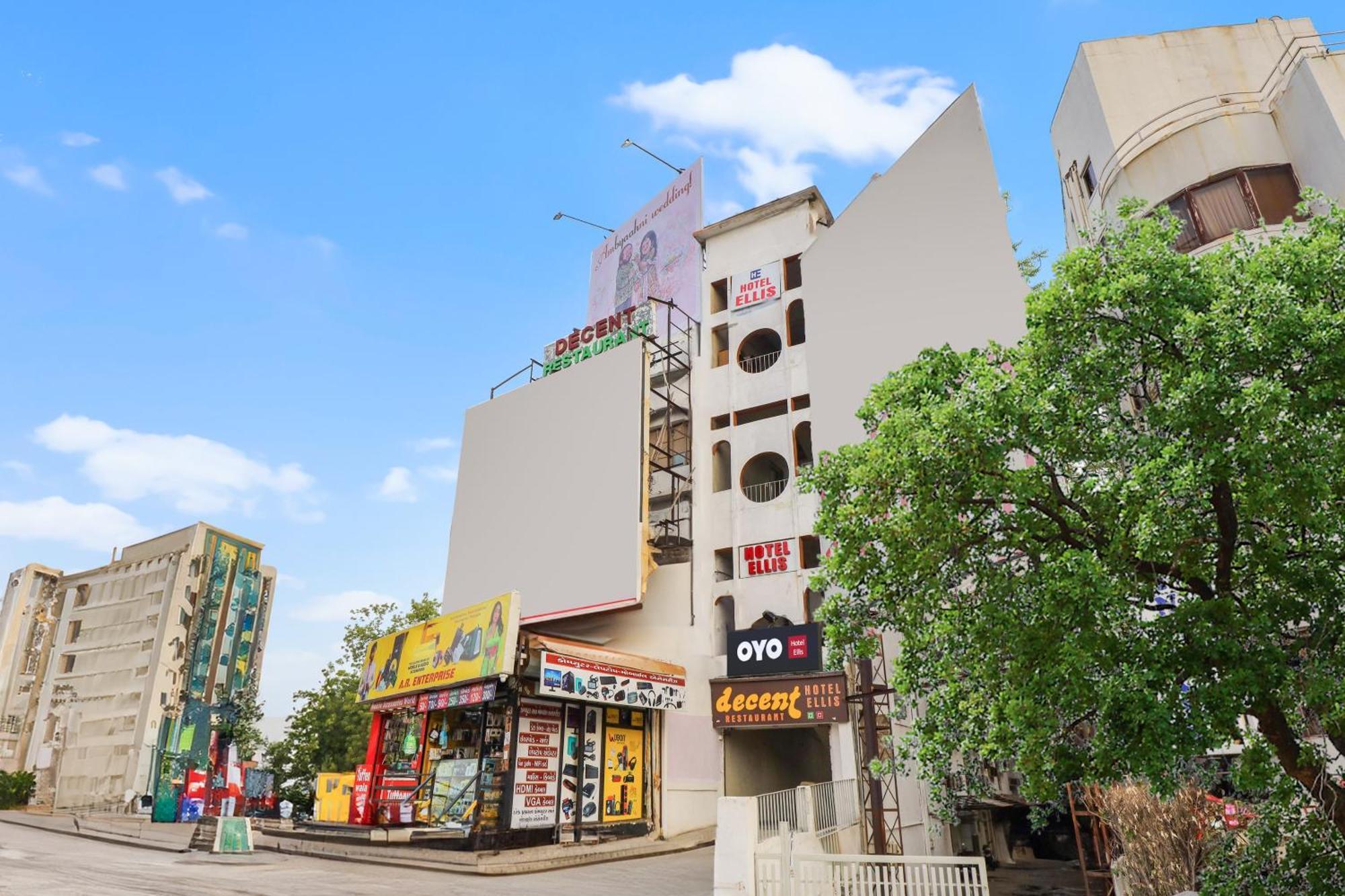 Hotel O Ellis Ahmedabad Exteriör bild