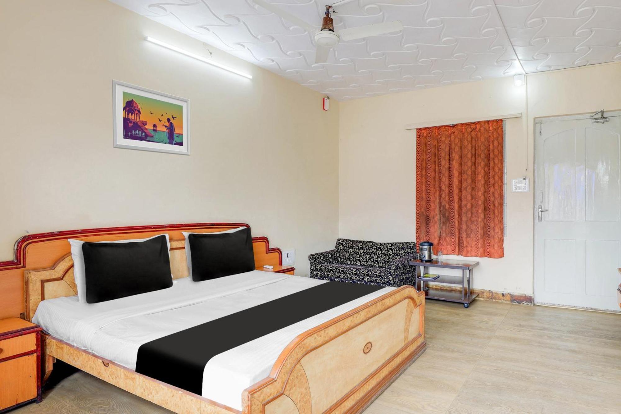 Hotel O Ellis Ahmedabad Exteriör bild