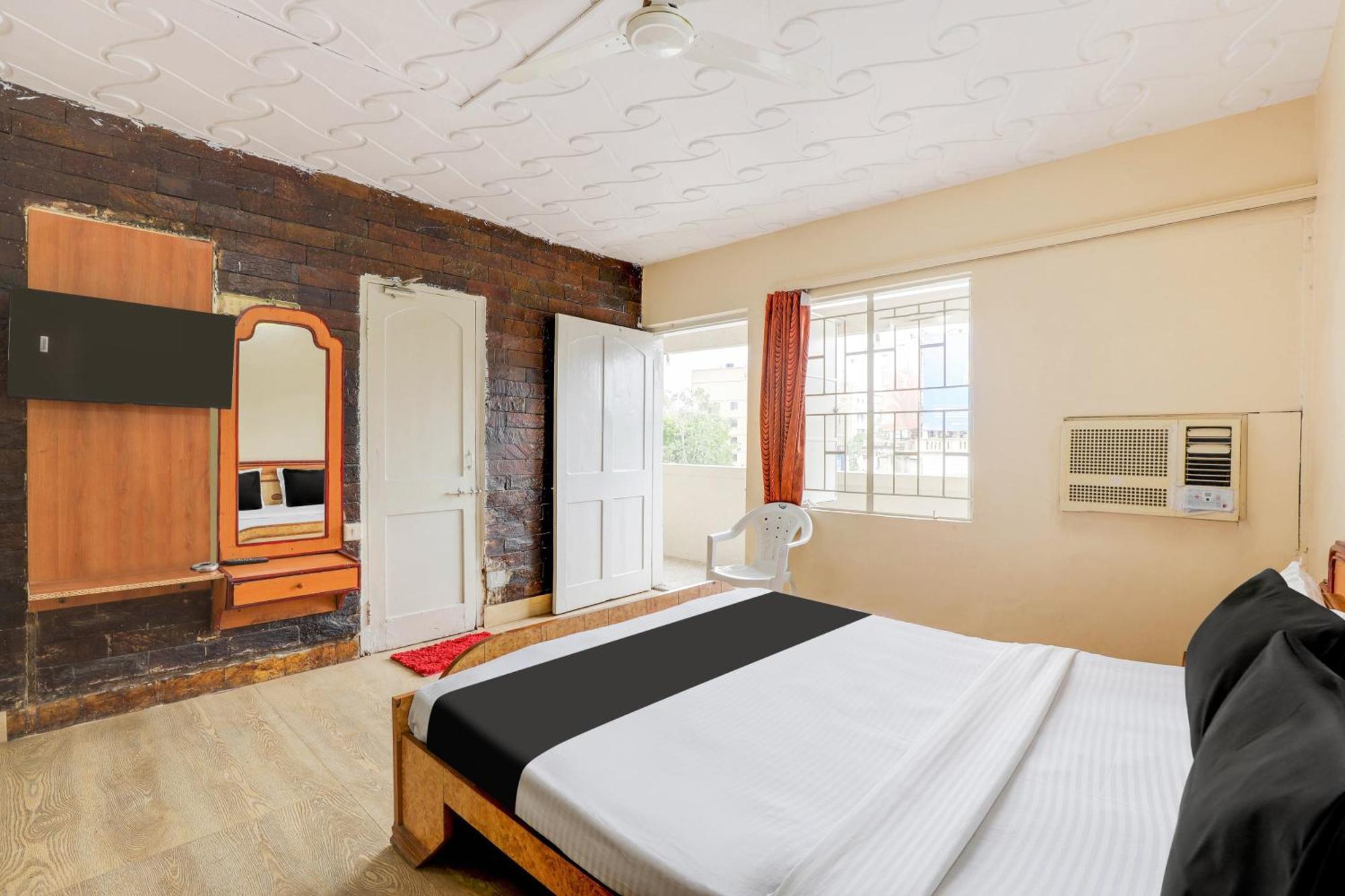 Hotel O Ellis Ahmedabad Exteriör bild