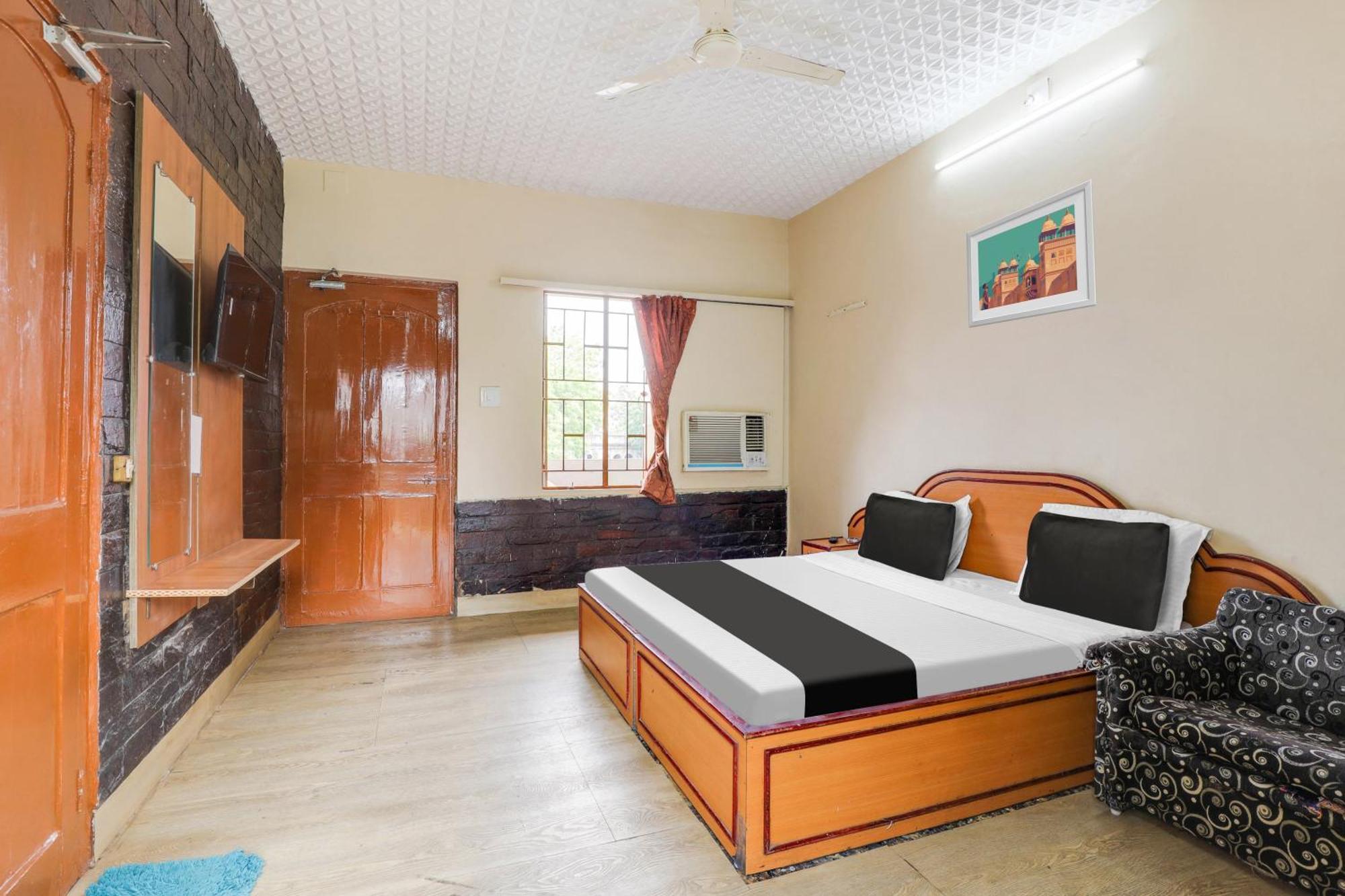 Hotel O Ellis Ahmedabad Exteriör bild