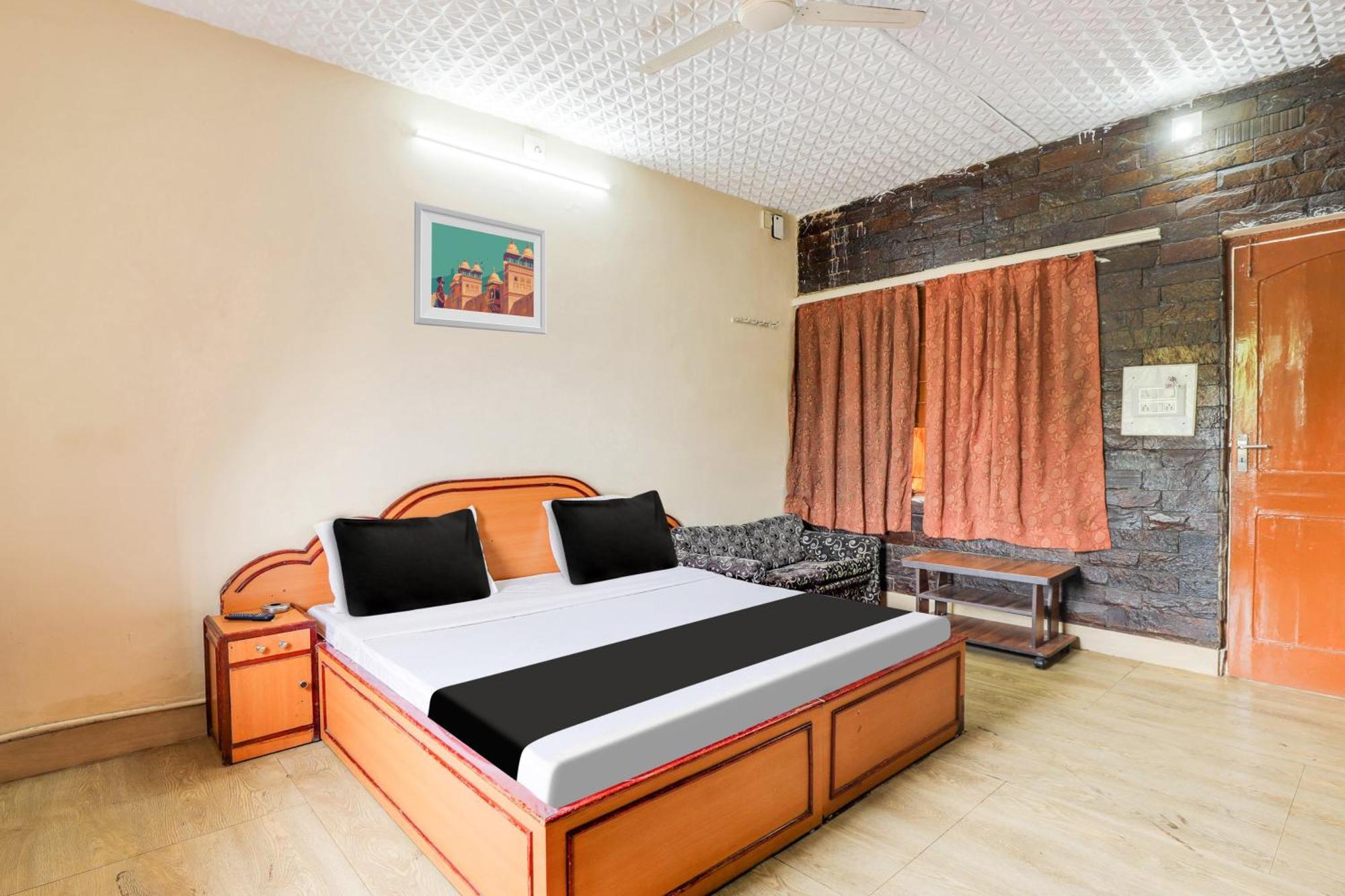 Hotel O Ellis Ahmedabad Exteriör bild