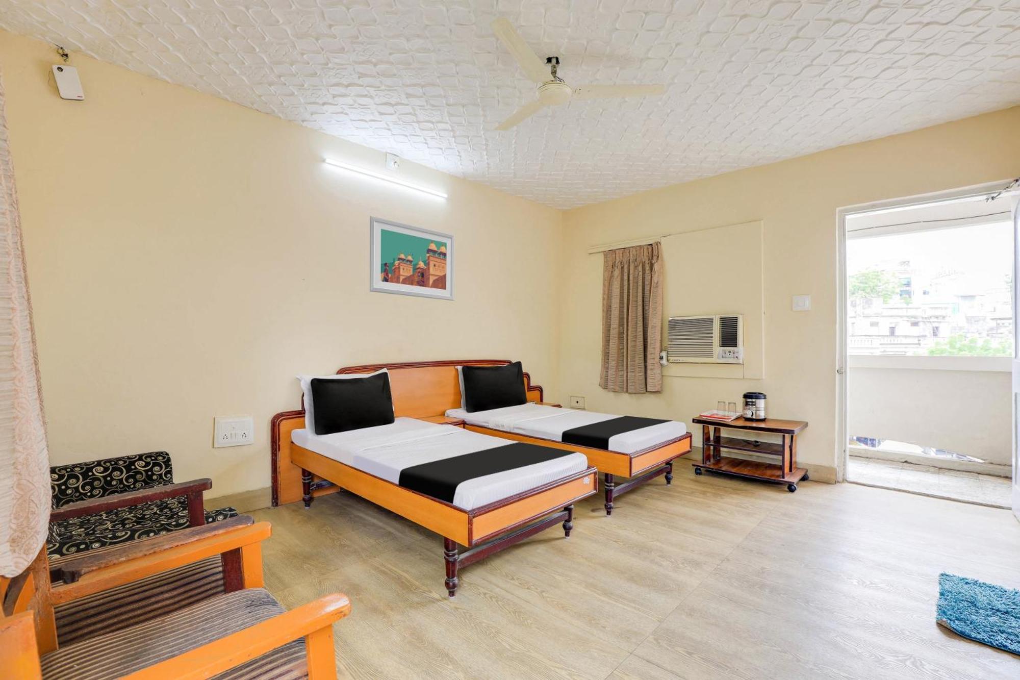 Hotel O Ellis Ahmedabad Exteriör bild