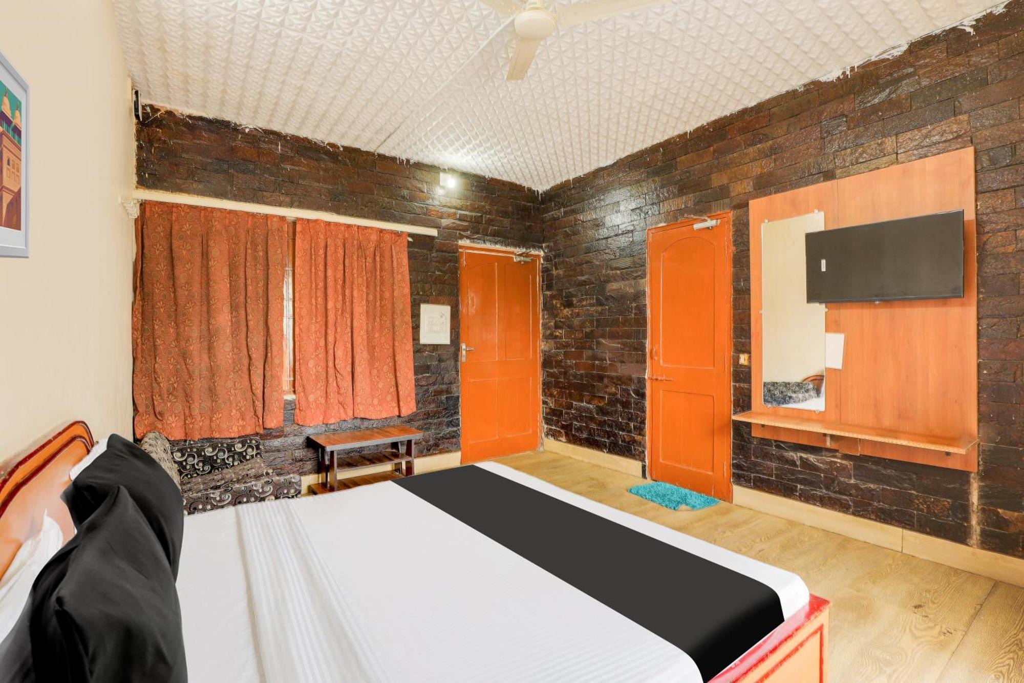 Hotel O Ellis Ahmedabad Exteriör bild