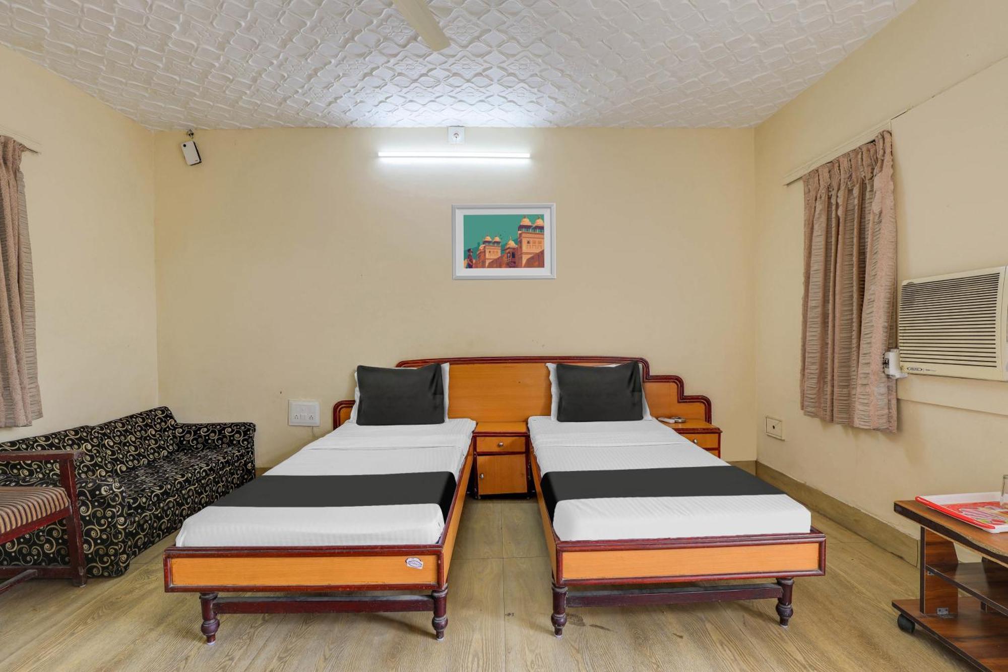 Hotel O Ellis Ahmedabad Exteriör bild