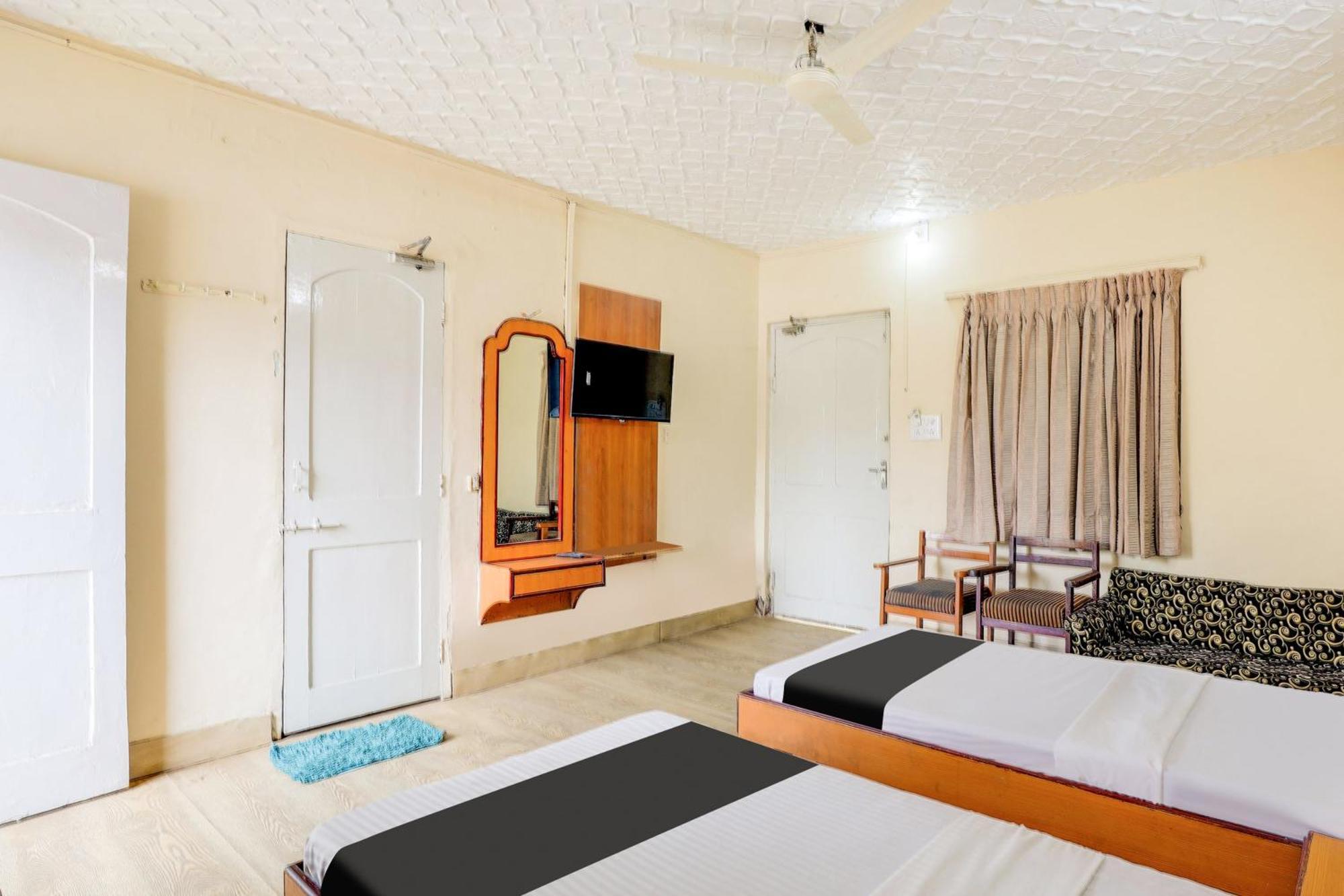 Hotel O Ellis Ahmedabad Exteriör bild