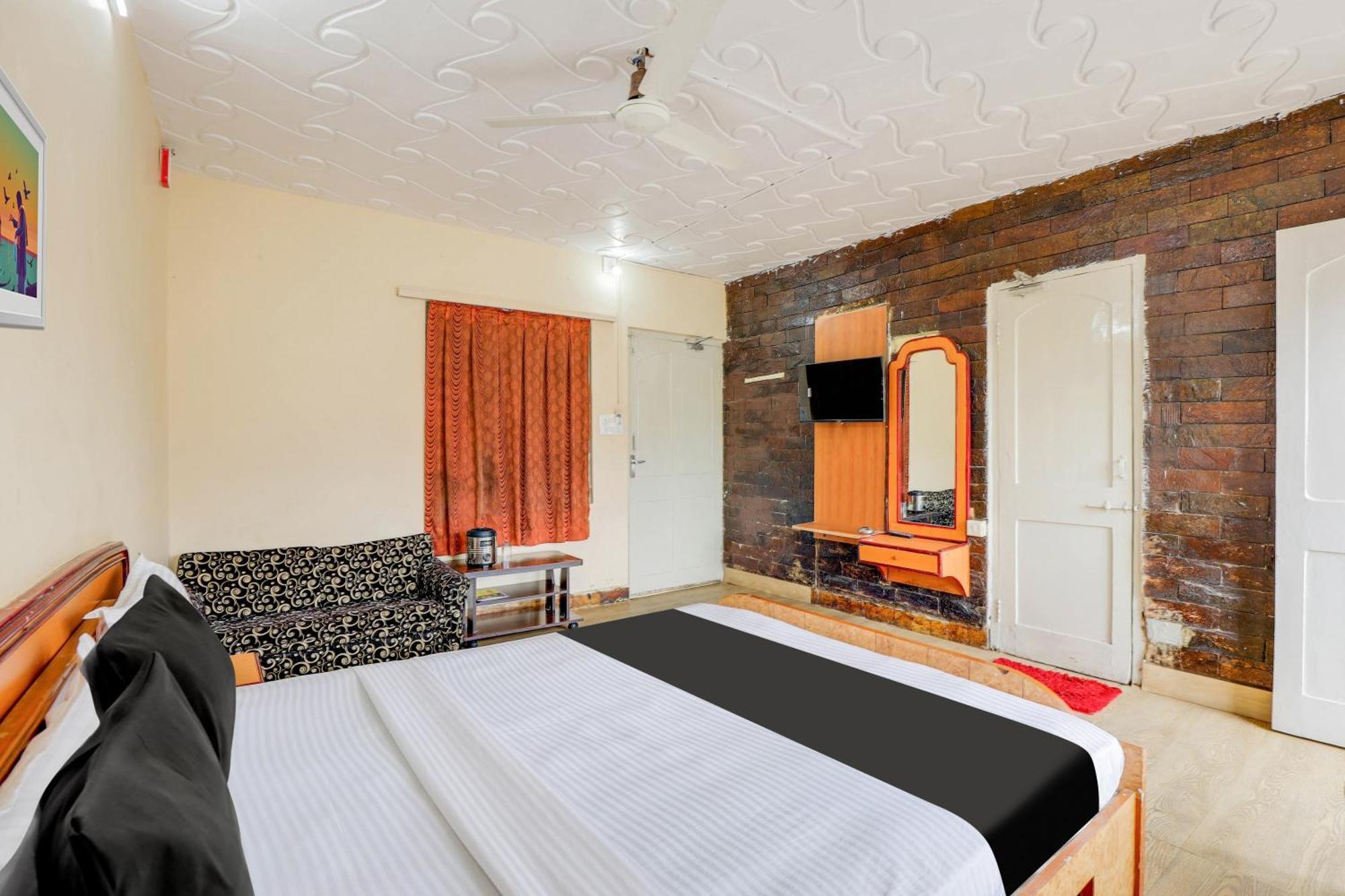 Hotel O Ellis Ahmedabad Exteriör bild