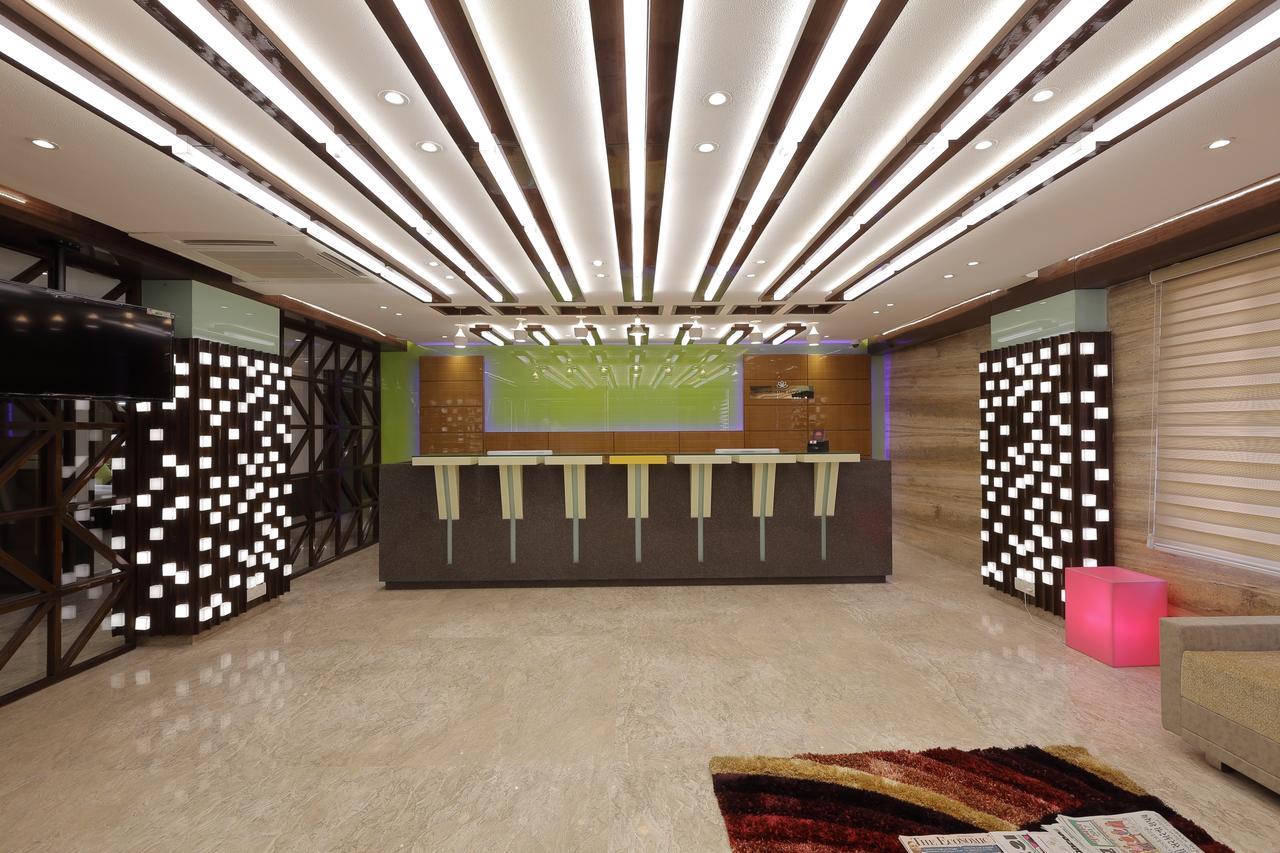 Hotel O Ellis Ahmedabad Exteriör bild