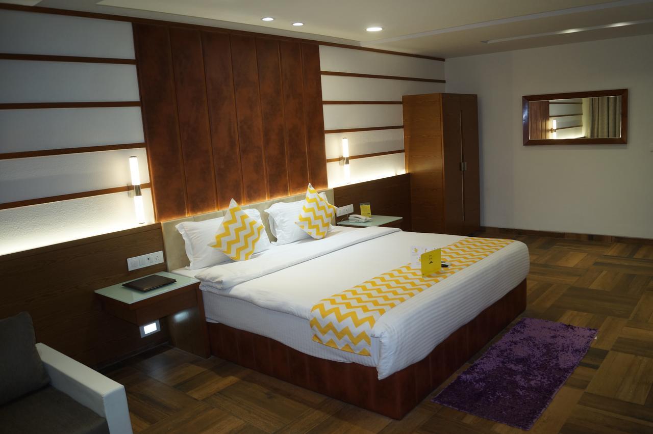 Hotel O Ellis Ahmedabad Exteriör bild