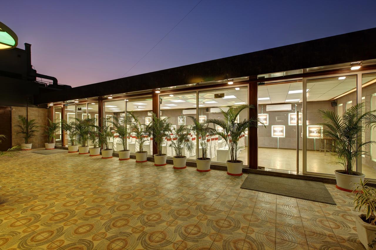 Hotel O Ellis Ahmedabad Exteriör bild
