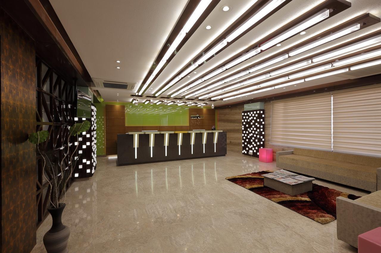 Hotel O Ellis Ahmedabad Exteriör bild