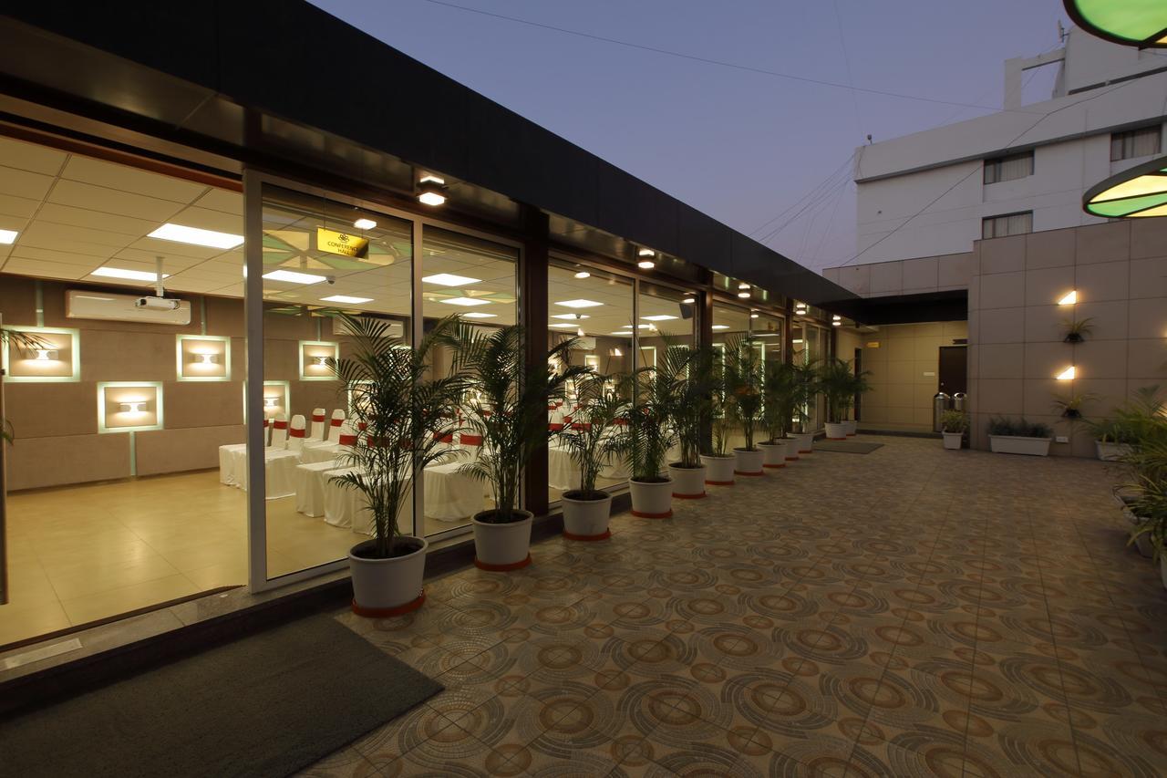 Hotel O Ellis Ahmedabad Exteriör bild