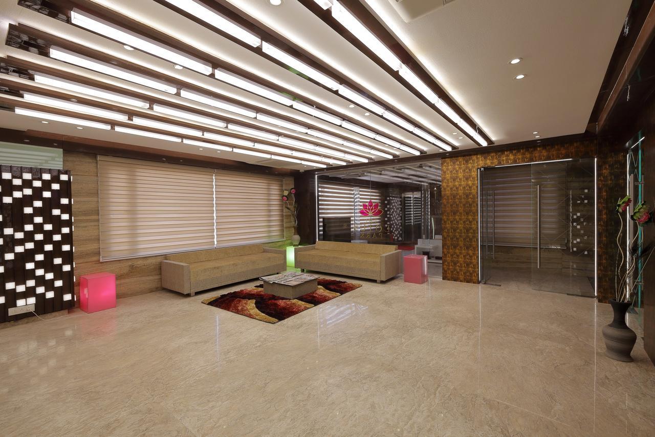 Hotel O Ellis Ahmedabad Exteriör bild