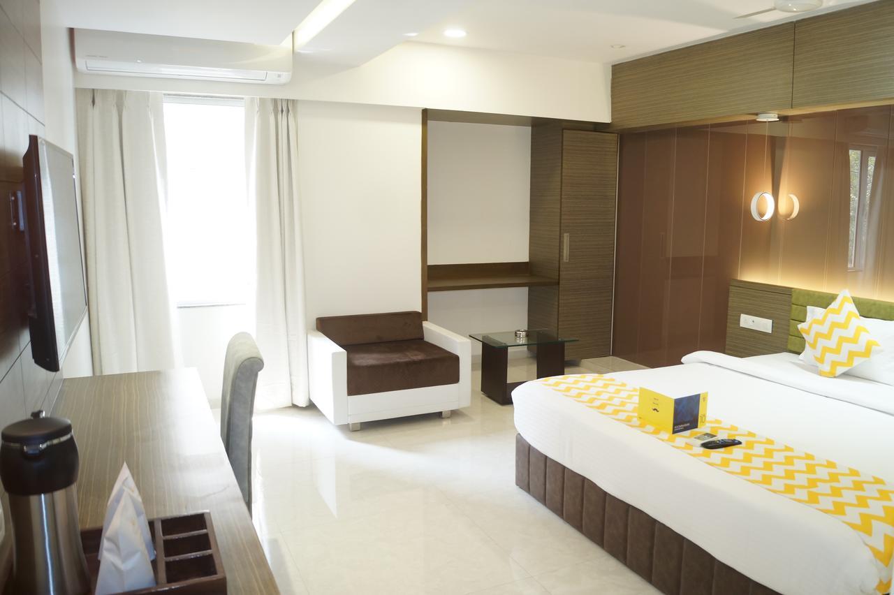 Hotel O Ellis Ahmedabad Exteriör bild
